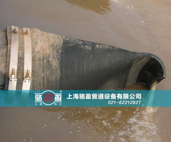 法蘭式<a href=http://m.zjkbhl.com/ target=_blank class=infotextkey><a href=http://m.zjkbhl.com target=_blank class=infotextkey>鴨嘴閥</a></a>排污現(xiàn)場