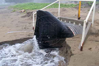 國外<a href=http://m.zjkbhl.com/ target=_blank class=infotextkey><a href=http://m.zjkbhl.com target=_blank class=infotextkey>鴨嘴閥</a></a>安裝現場圖